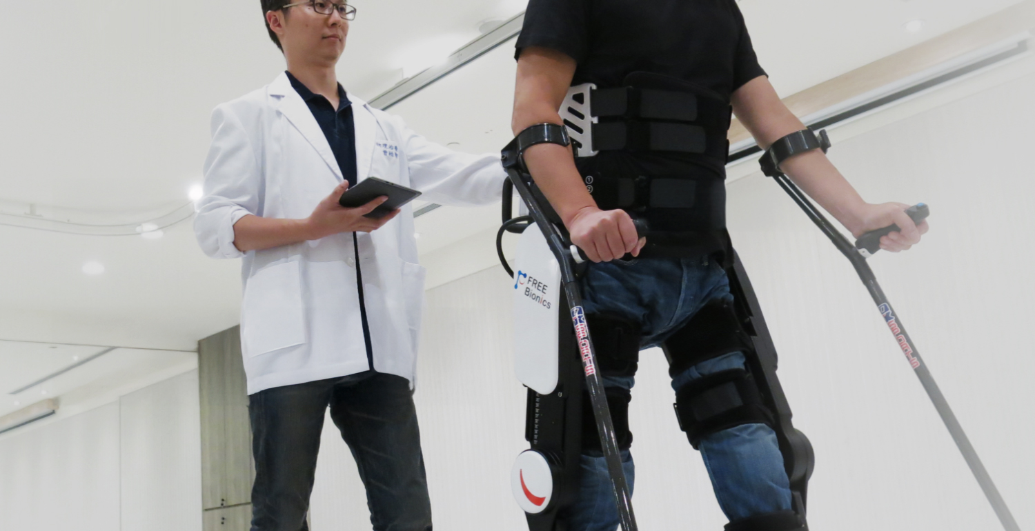 Smart-Rehabilitation-Robotiklösung | FREE Walk x Onyx x Intel Edge AI für Mobilitätsversorgung