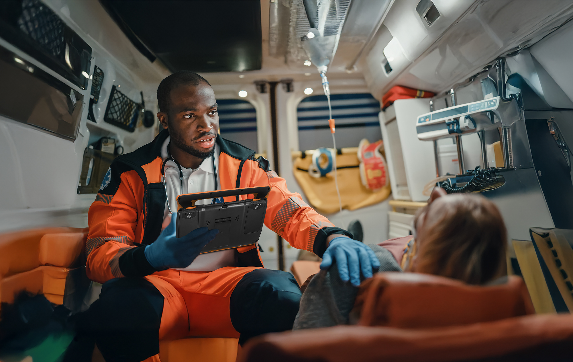 MD シリーズ — モバイルケアとフロントライン対応の医療タブレット